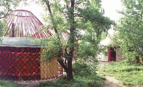 Полет на вертолете к семитысячникам Центрального Тянь-Шаня 
